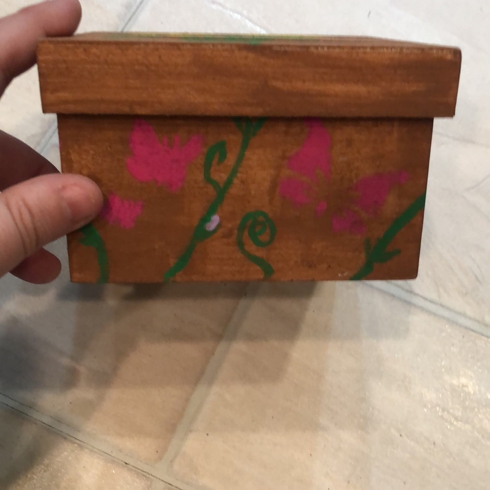 Painted box - Picture 2 of 3
